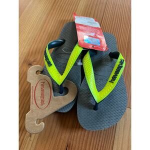 havianas kids size 25 flip flops grey and yellow